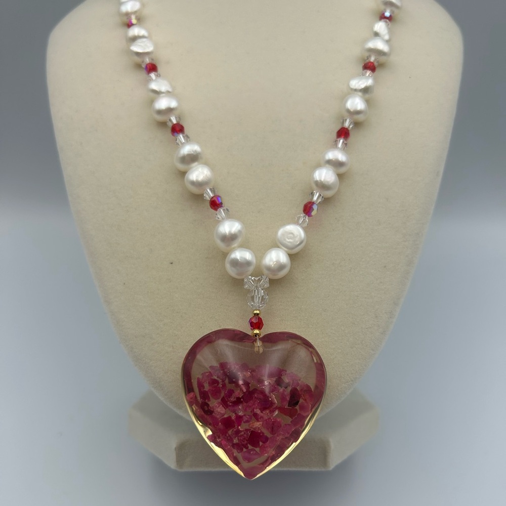 *New* Faux Pearl and Lucite Heart Necklace - Picture 4 of 9